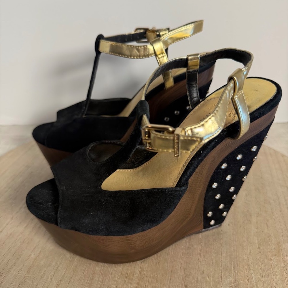 Gianni Bini Womens Black Suede Wedge Platform Heels Gold Strap Size 7.5 - Picture 4 of 7